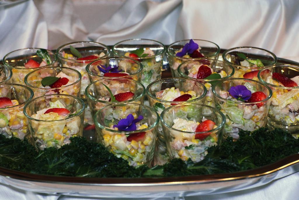 Poczesna Hotel Zornica מראה חיצוני תמונה