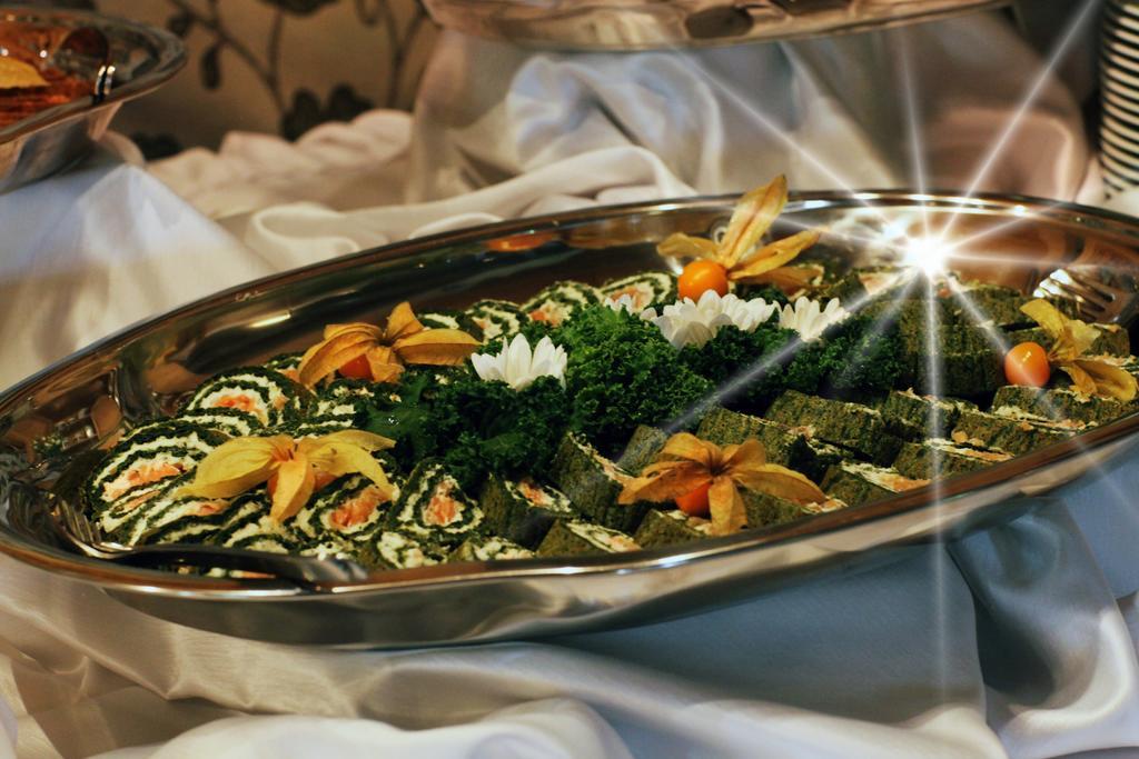 Poczesna Hotel Zornica מראה חיצוני תמונה